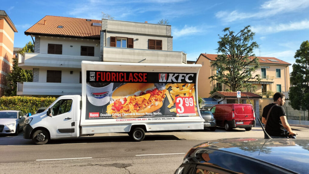 camion vela pubblicità dinamica